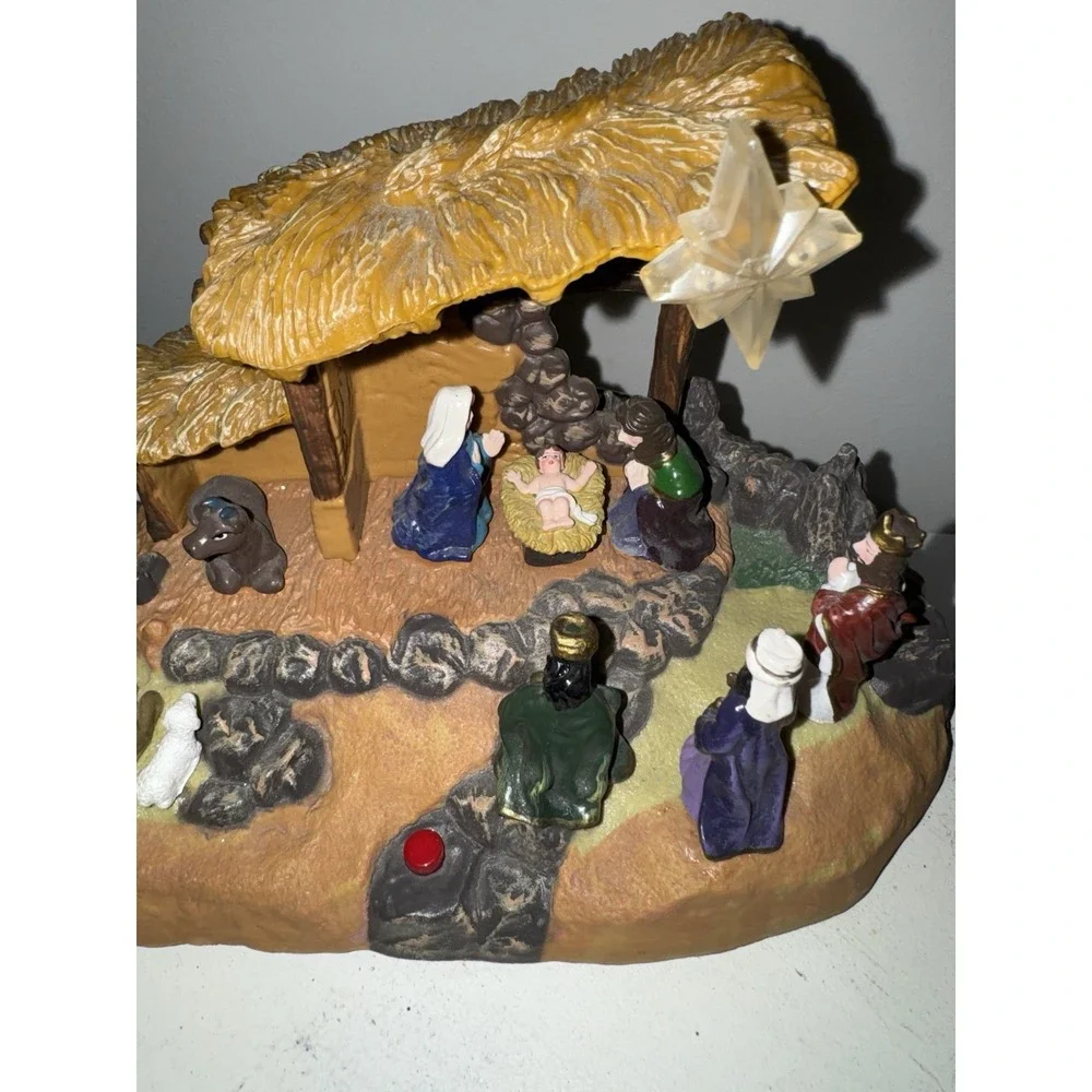 Gemmy Nativity Scene Lights-Up Musically Narrated Story Birth of Jesus Works